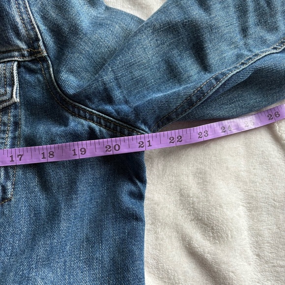 GAP Classic Medium Wash Denim Jacket w 6 Pockets - Picture 12 of 17